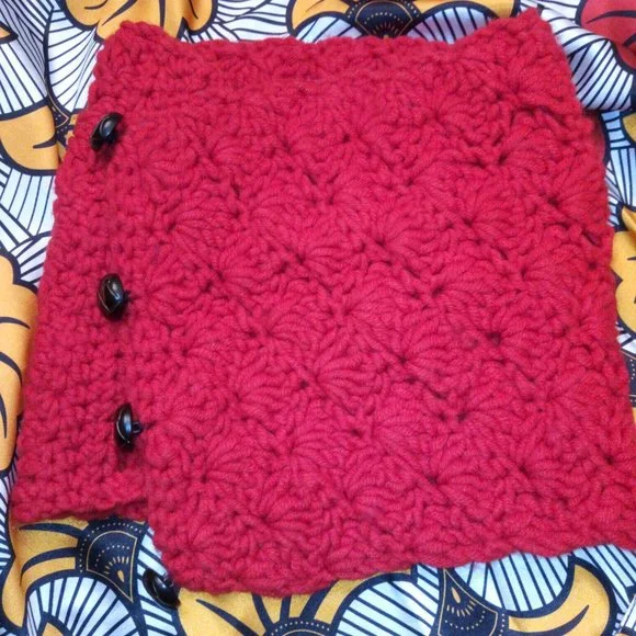 Hand Crafted Crocheted Textured Unisex Cowl in Red, One Size - Picture 5 of 6